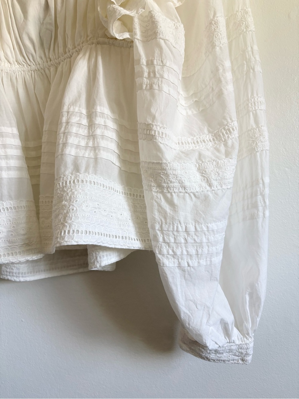 FARM Rio Off White Square Neckline Ruffle Blouse - Picture 6 of 8